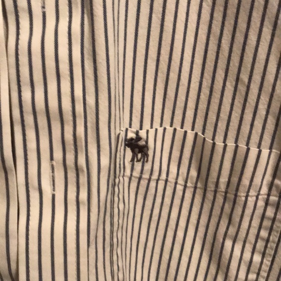 Button down - Picture 2 of 3